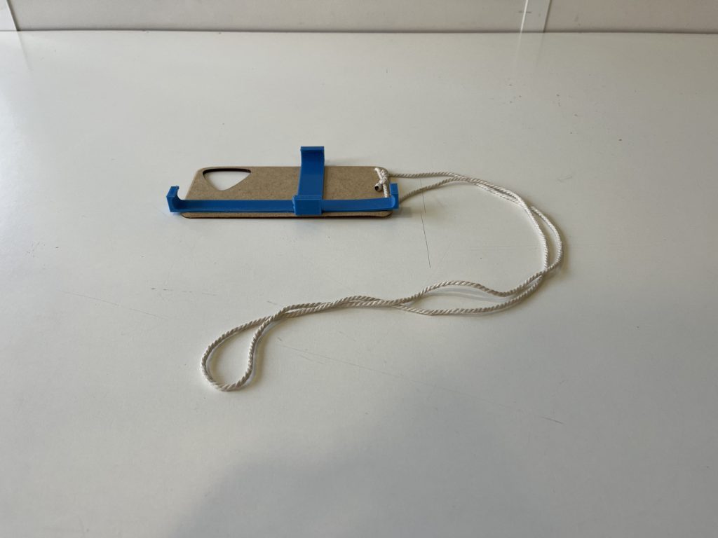 Coque de téléphone avec ficelle
